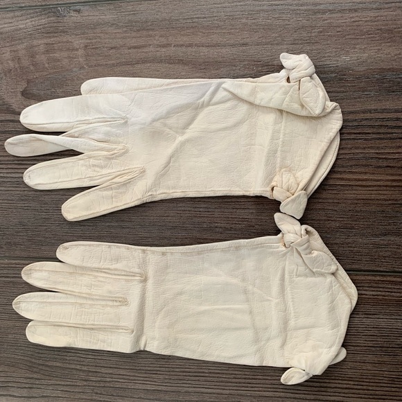 Glows - Picture 6 of 6